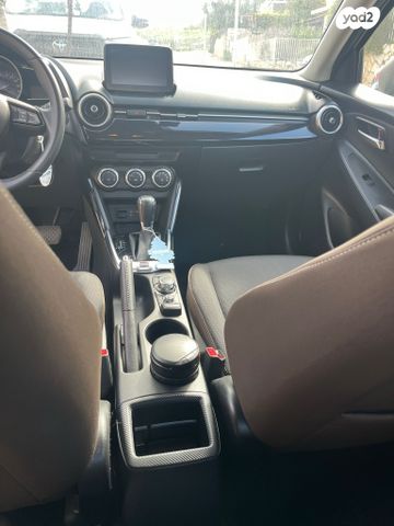 מודעת רכב מאזדה 2