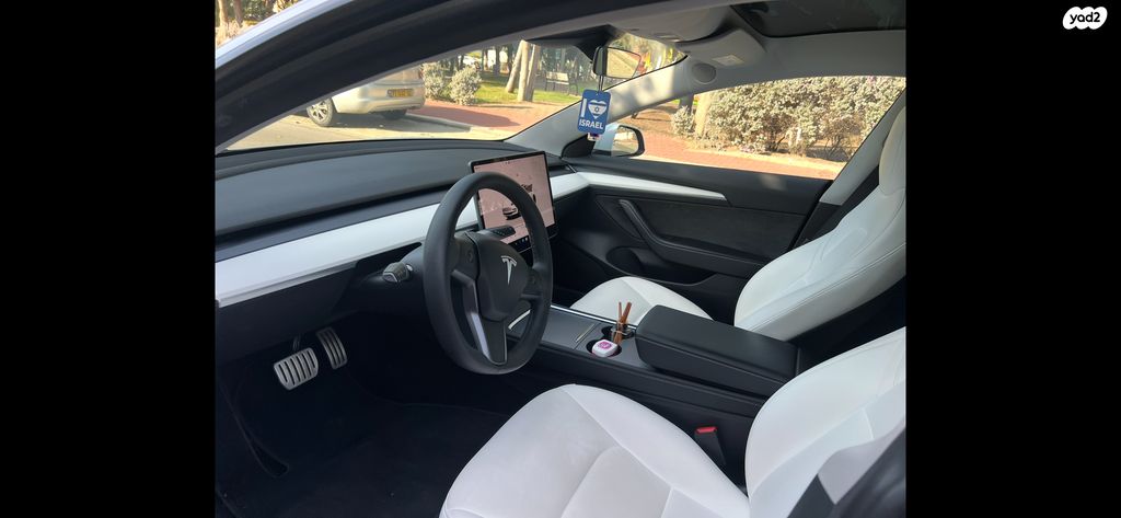 מודעת רכב טסלה מודל 3