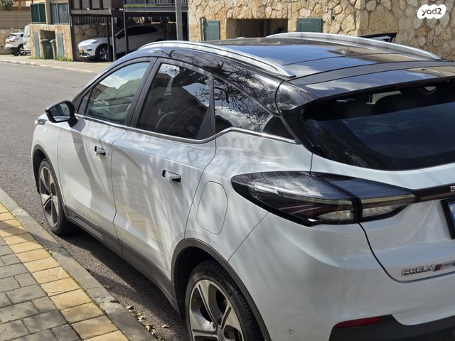 מודעת רכב ג׳ילי Geometry C