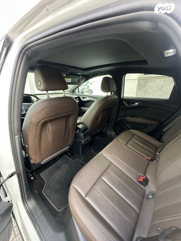 מודעת רכב אאודי Q4 e-tron