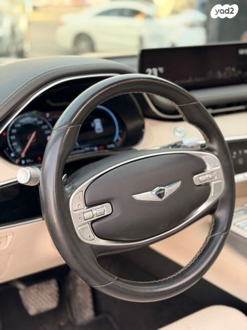 מודעת רכב ג'נסיס GV70 2