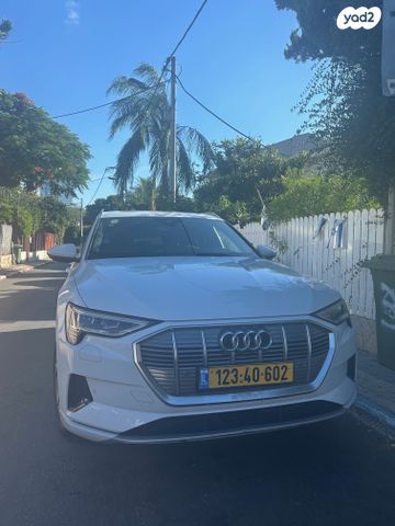 מודעת רכב אאודי E-tron