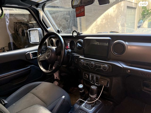 מודעת רכב ג'יפ רנגלר