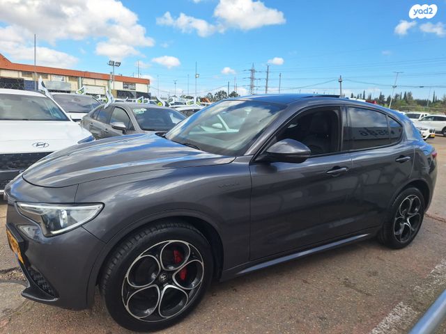 מודעת רכב אלפא רומיאו סטלביו 2