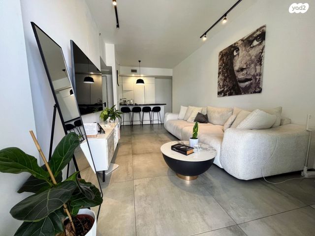 דרך מנחם בגין 144