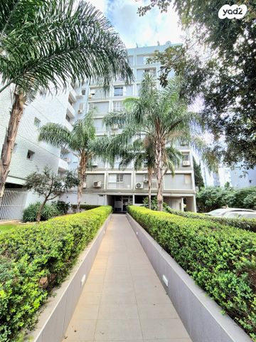 לוי אשכול 21