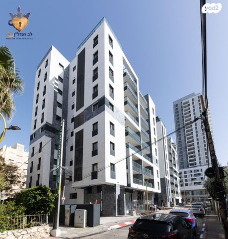 מרכז, קרית עבודה