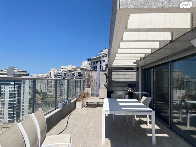 גג/ פנטהאוז, מגדיאל, הוד השרון