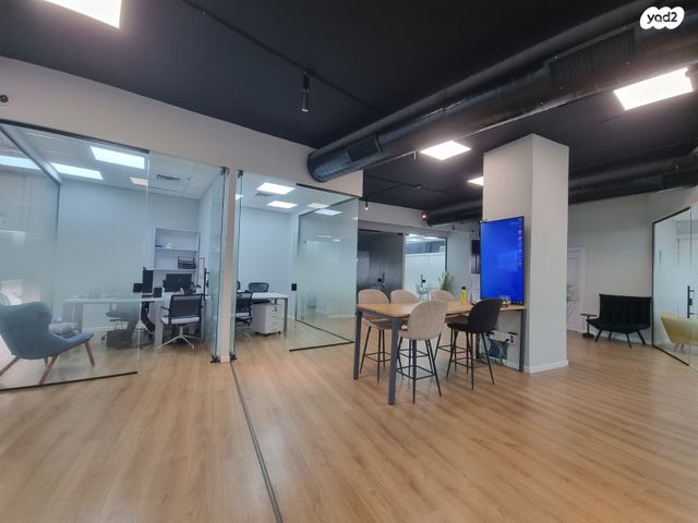 מונטיפיורי, הרכבת