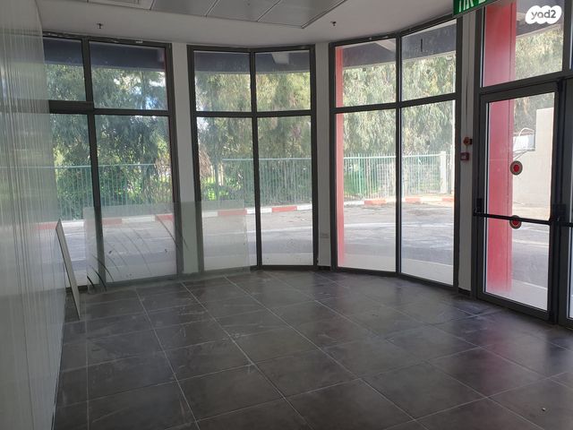 חנויות/ שטח מסחרי