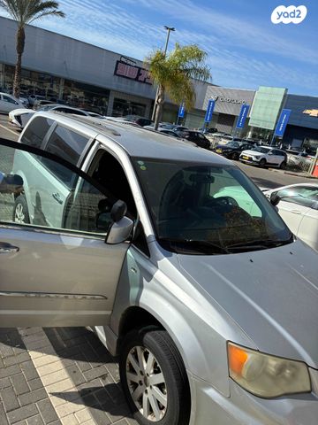 מודעת רכב קרייזלר גראנד וויאג'ר