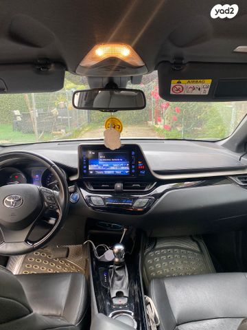 מודעת רכב טויוטה C-HR