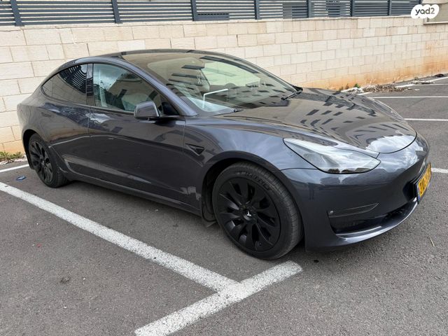 מודעת רכב טסלה מודל 3
