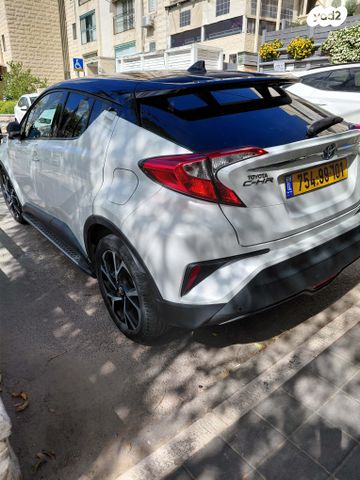 מודעת רכב טויוטה C-HR