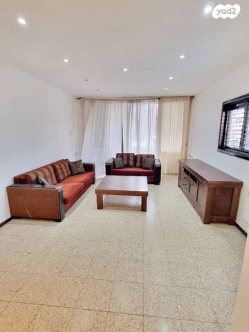 שדרות ירושלים 14