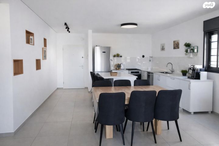 שדרות מנחם בגין 56