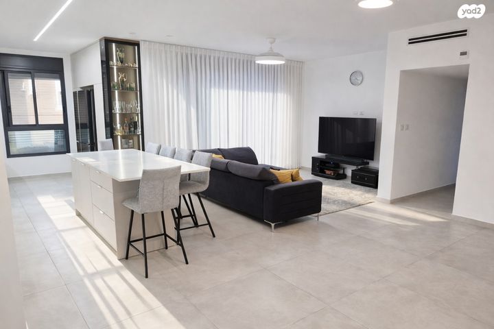 דירה, אריק שרון, נהריה