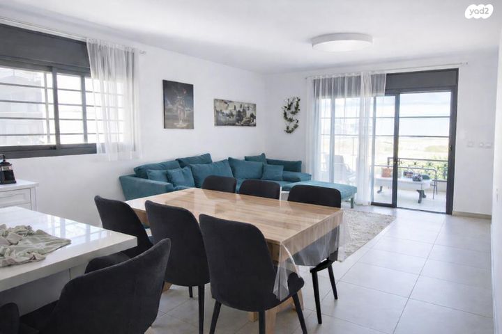 שדרות מנחם בגין 56