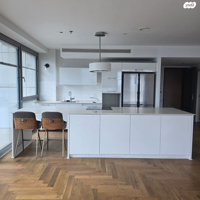 ניסים אלוני 16