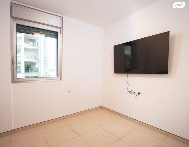 ניסים אלוני