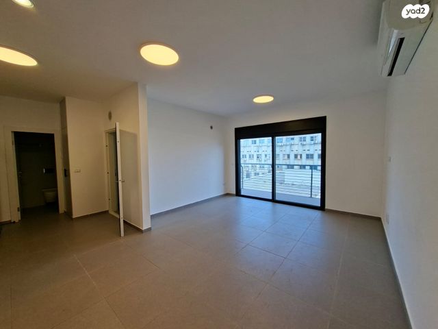 דירה, דרך העצמאות, שער פלמר, תחנת רכבת השמונה, חיפה