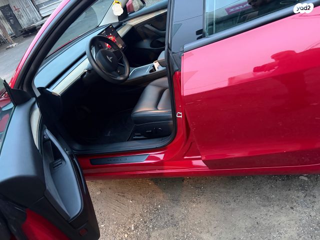 מודעת רכב טסלה מודל 3