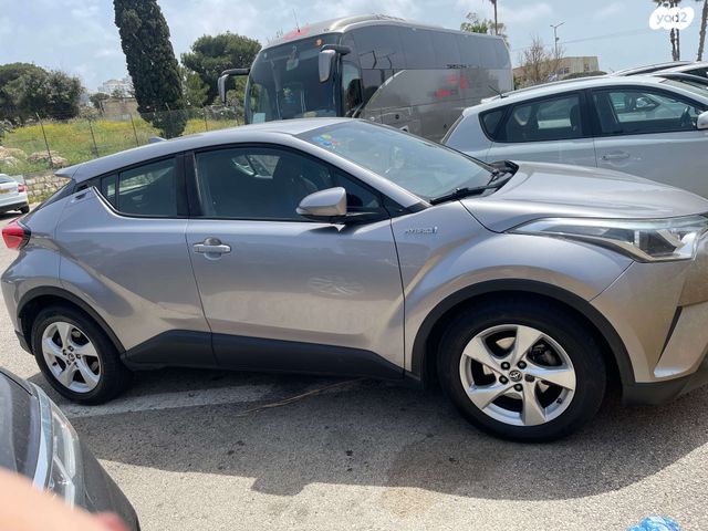 מודעת רכב טויוטה C-HR