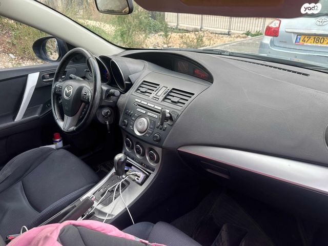 מודעת רכב מאזדה 3
