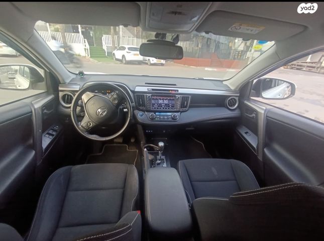 מודעת רכב טויוטה RAV4 2