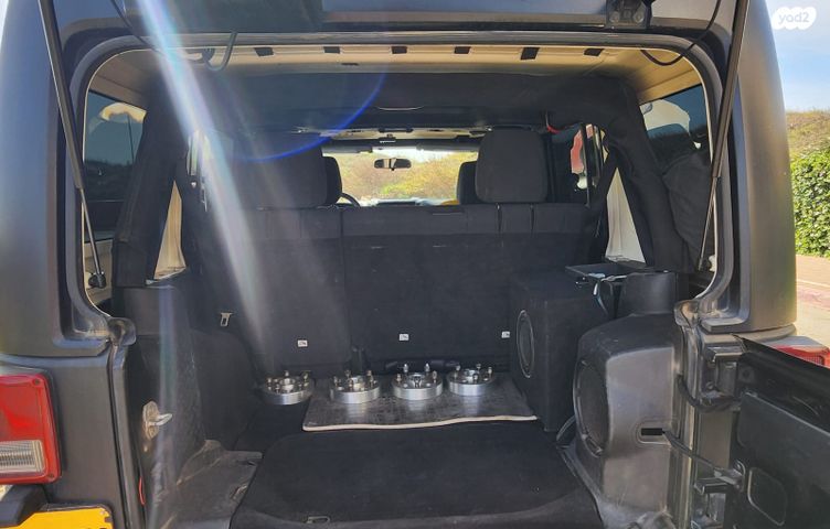 מודעת רכב ג'יפ רנגלר