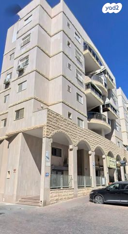 נחום שריג 23