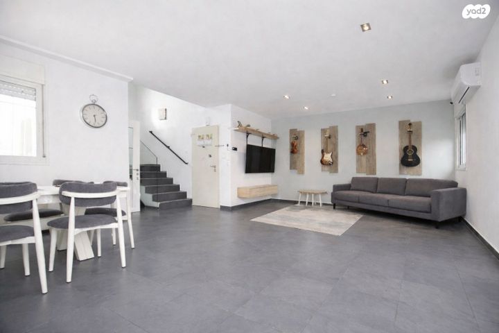 מודעת נכס, שדרות הרדוף, 2004, רעננה