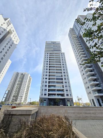 שולמית אלוני 