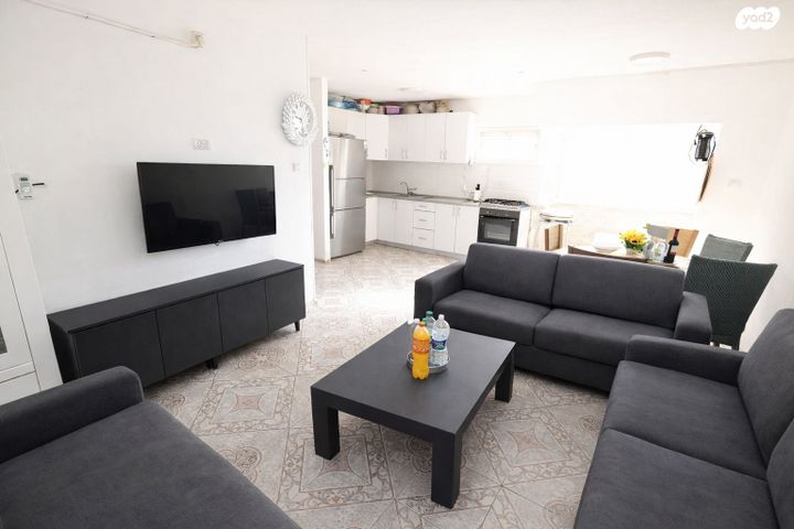 רחבת הרב עוזיאל 