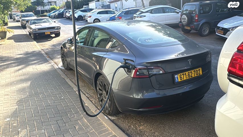מודעת רכב טסלה מודל 3