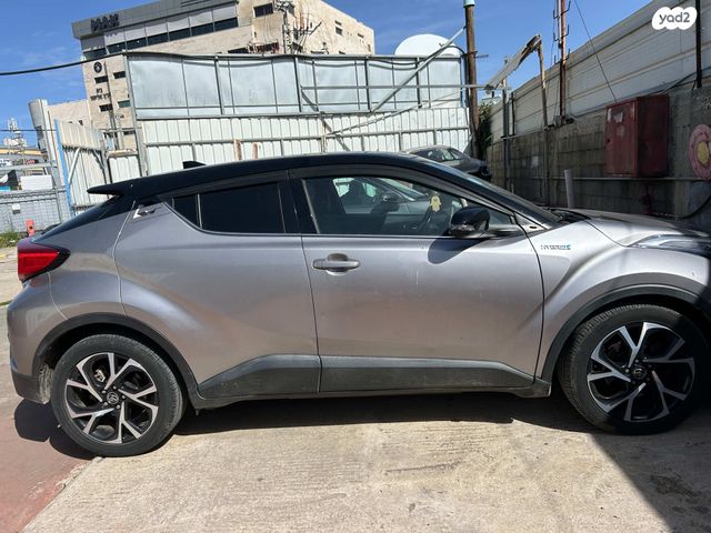 מודעת רכב טויוטה C-HR