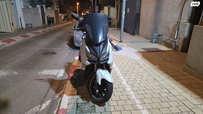 מודעת רכב סאן יאנג ג'וי-מקס Z-300