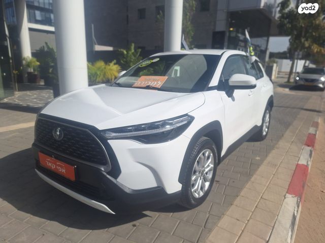 מודעת רכב טויוטה קורולה קרוס