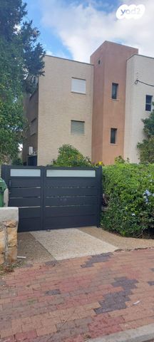 כיכר היינריך היינה 16