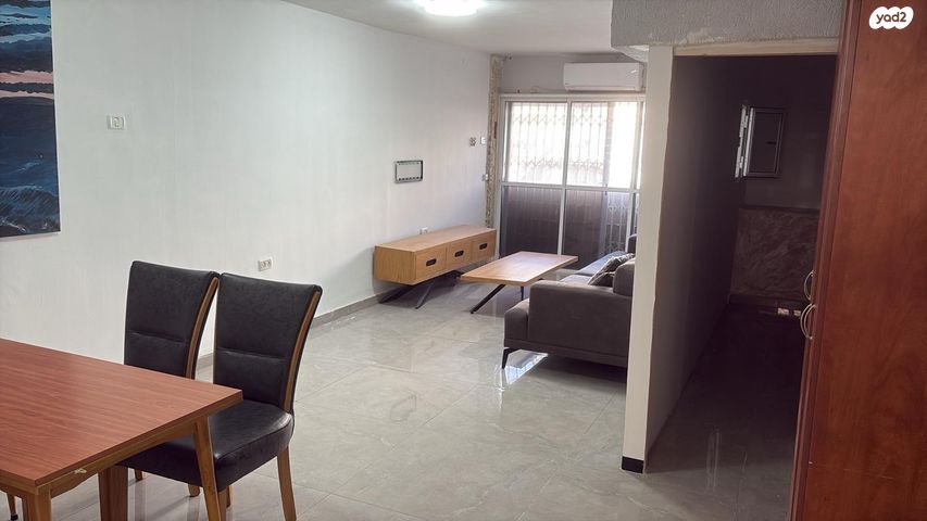 שדרות יגאל אלון 111