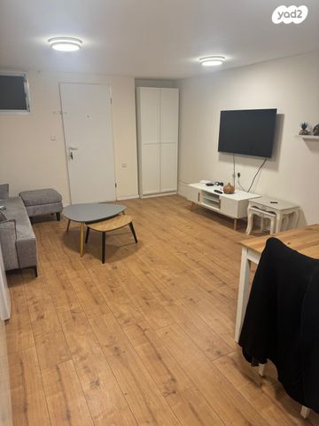 גוסטב הרץ 21