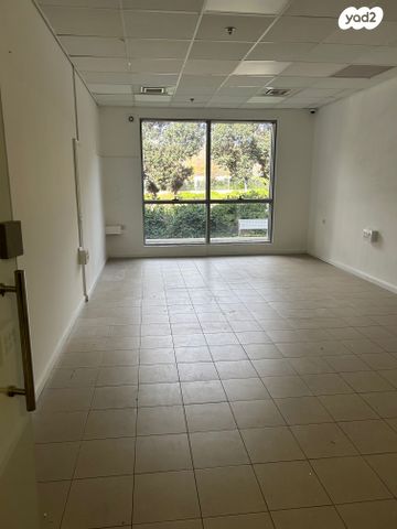 חנויות/ שטח מסחרי