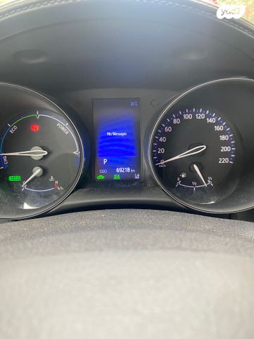 מודעת רכב טויוטה C-HR