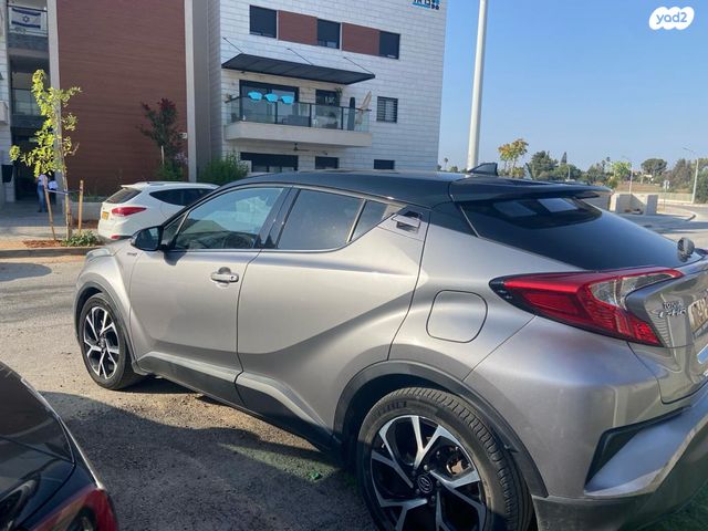 מודעת רכב טויוטה C-HR