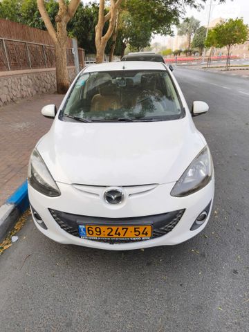מודעת רכב מאזדה 2