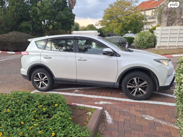 מודעת רכב טויוטה RAV4