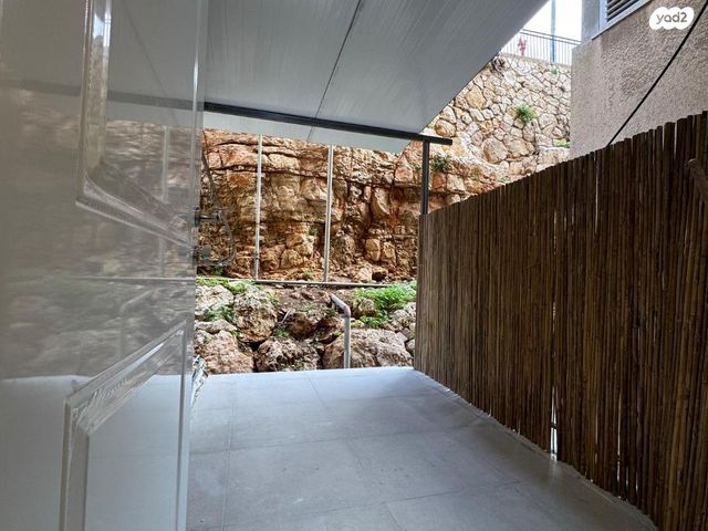 דרך יד לבנים 208