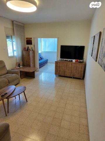 ברל כצנלסון 25