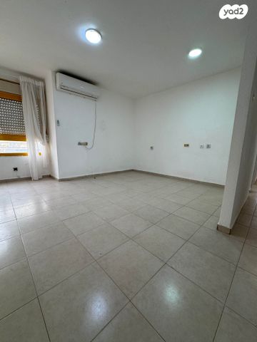 אביגדור המאירי 1