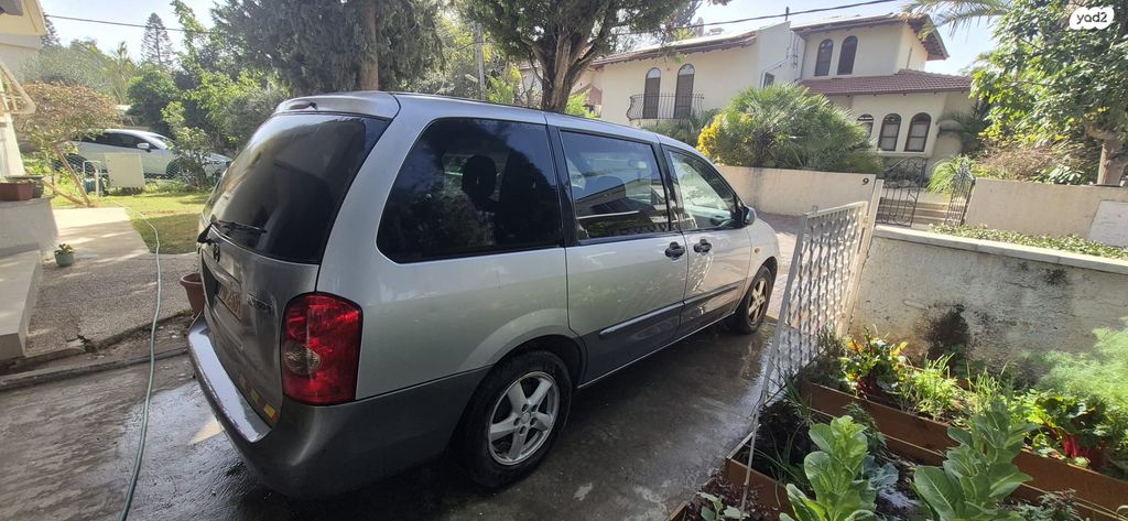 מודעת רכב מאזדה MPV